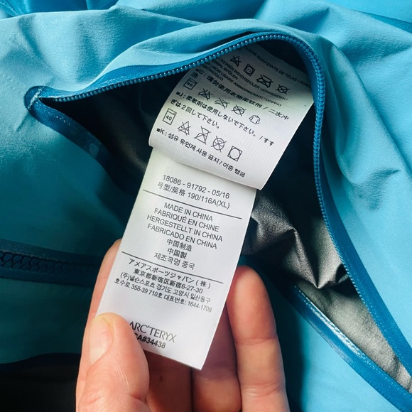 Arcteryx Alpha AR Gortex Pro Blue Gradient Color - Picture 12 of 16